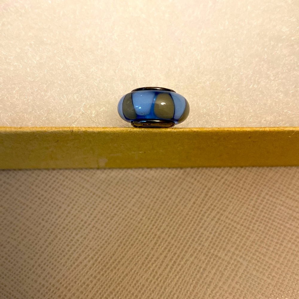 2013 Pandora captivating blue murano glass and silver charm, 790637